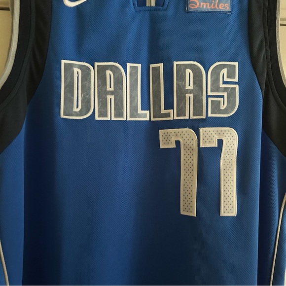 Nike Luka Doncic Dallas Mavericks Jersey - Picture 2 of 3